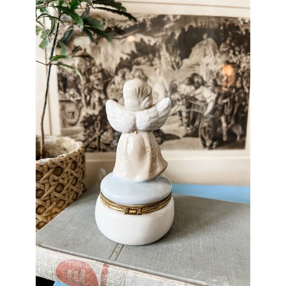 Vintage Angel Porcelain Trinket Box –‎ Greenbrier – 5" Tall - Picture 4 of 5